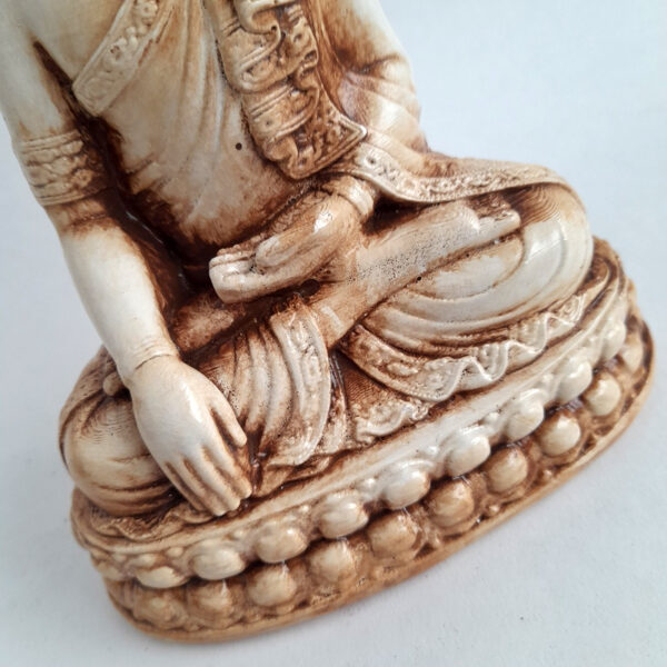 Figura Buda Mano a Tierra Flor de Loto 17cm