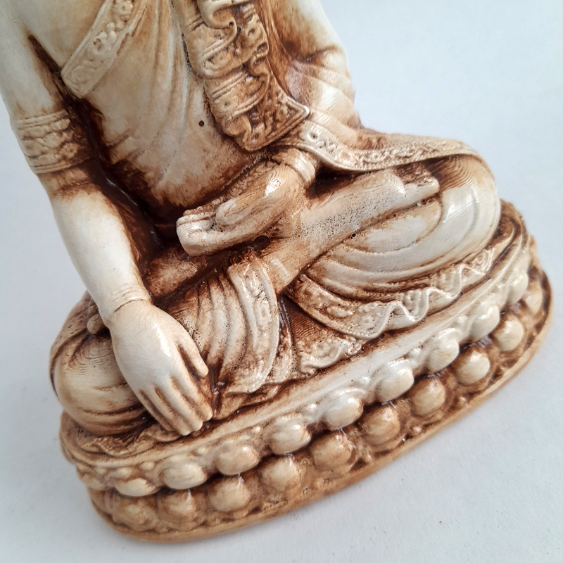 Figura Buda Mano a Tierra Flor de Loto 17cm