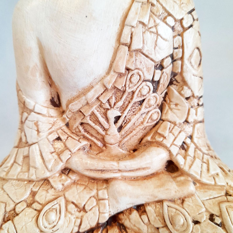 Figura Buda Mudra Meditación con Manto de Pavo Real Añejo