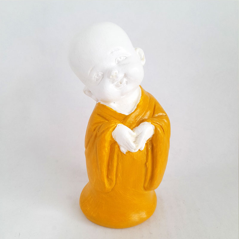 Figura Budita Sabio Colección Monjes Bebés de 16cm Túnica Mostaza