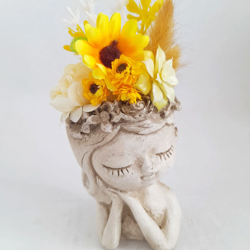 Figura Hada Ensueño con Flores en Tonos Amarillos