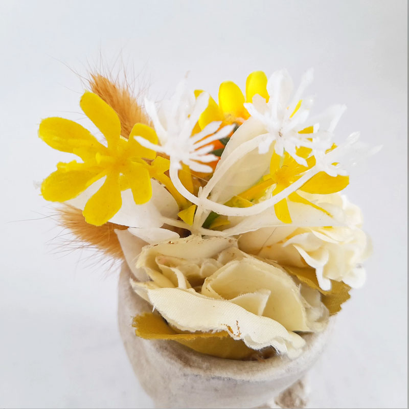 Figura Hada Ensueño con Flores en Tonos Amarillos