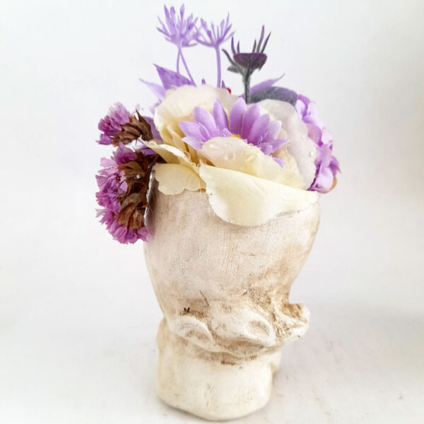Figura Hada Ensueño con Flores en Tonos Violeta