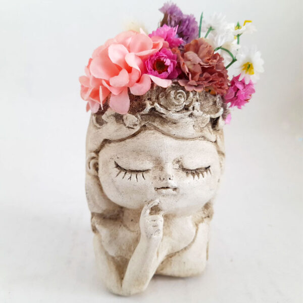Figura Hada Pensativa con Flores en Tono Rosado