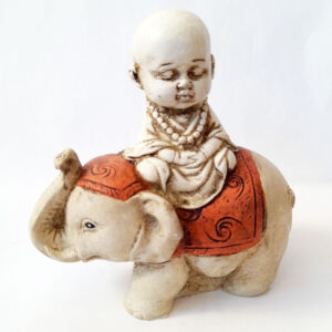 Figura Buda sobre Elefante Manto Magenta