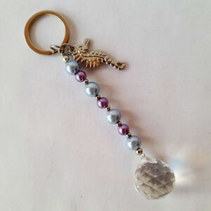 Llavero Lila con Dije de Caballito de Mar