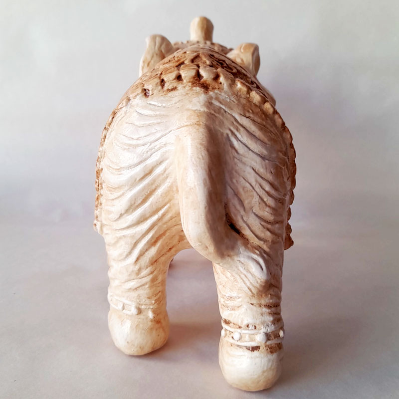 Figura Elefante de la India Grande Añejo con manto oscuro (N°3)