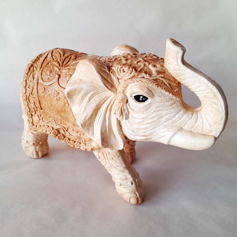 Figura Elefante de la India Grande Añejo con manto oscuro (N°3)